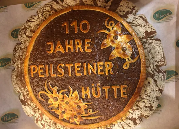 Jubiläumstorte: 110 Jahre Peilsteiner-Hütte
