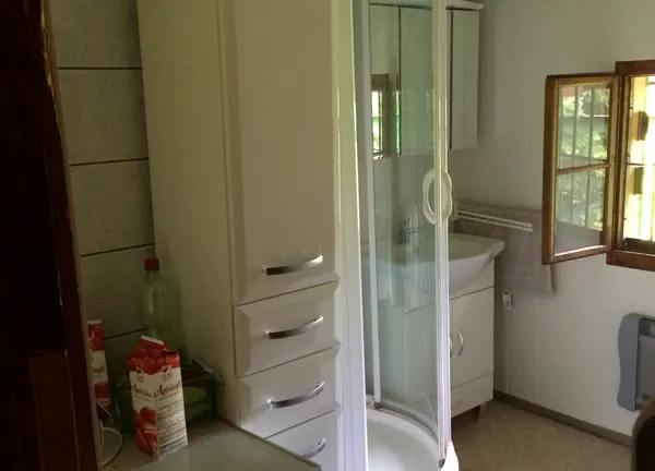 Waschraum mit Dusche